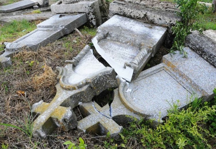 Izdvojena sredstva za obnovu porušenih srpskih grobalja na Kosovu