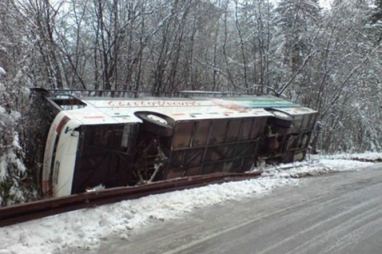 U prevrtanju autobusa povrijeđeno 20 učenika