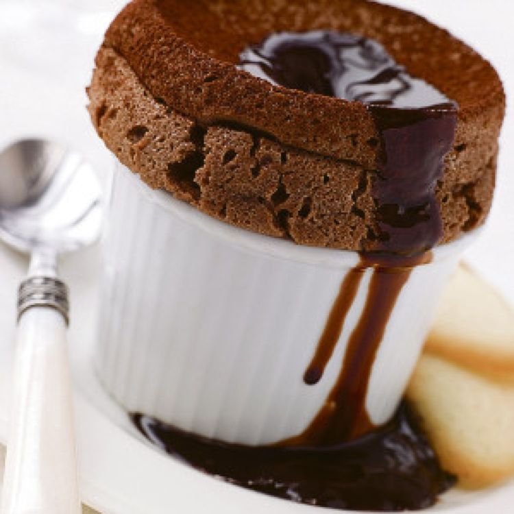 Čokoladne sufle tortice sa višnjama