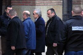 Miroslav Mišković na sahranu majke stigao u policijskom džipu
