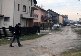 Do kuća preko blata i rupa