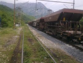 Doboj: Teretni voz naletio na nepoznato vozilo