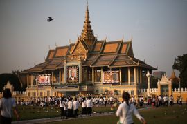 Večeras kremacija Sihanuka