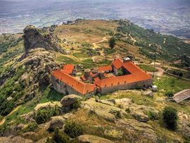 Gori  manastir  Treskavac