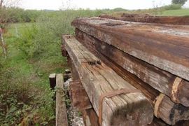 Sa željezničkih pragova pokradene metalne ploče i vijci