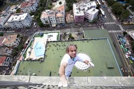 Francuski Spajdermen osvojio kubanski hotel u čast Kastra