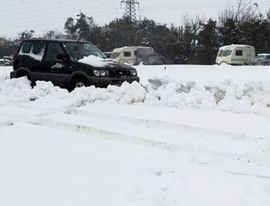 Otkazani letovi, 600 kilometara kolone i saobraćajni udesi