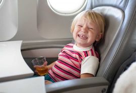 Djecu protjeruju iz aviona