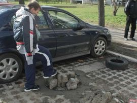 "Dok sam zapomagao iz šahta, prolaznici mi pokrali stvari"