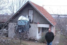 Automobilom u kuću, jedna osoba poginula