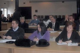 Politika ispred stručnosti