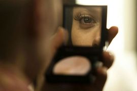 Seksi izgled uz pomoć malih trikova u šminkanju