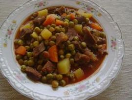 Juneći paprikaš sa graškom
