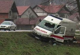 Vozilo saniteta sletjelo sa puta, više povrijeđenih prevezeno u ...