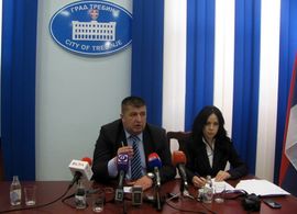 Gradonačelnik Trebinja diktafonom "gađao" novinara 