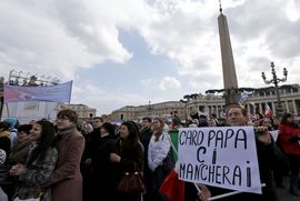 Papa u posljednjem obraćanju: Bog me zove molitvi
