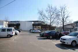 Dom omladine i Dječije pozorište žele svoja parking mjesta