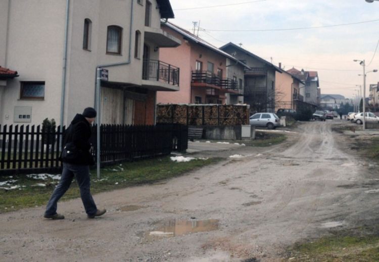 Do kuća preko blata i rupa