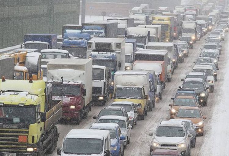 Zbog snijega u Moskvi kolona vozila duga 3.500 kilometara