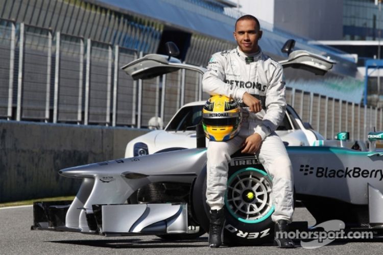 Hamilton na testiranju udario u zid od guma