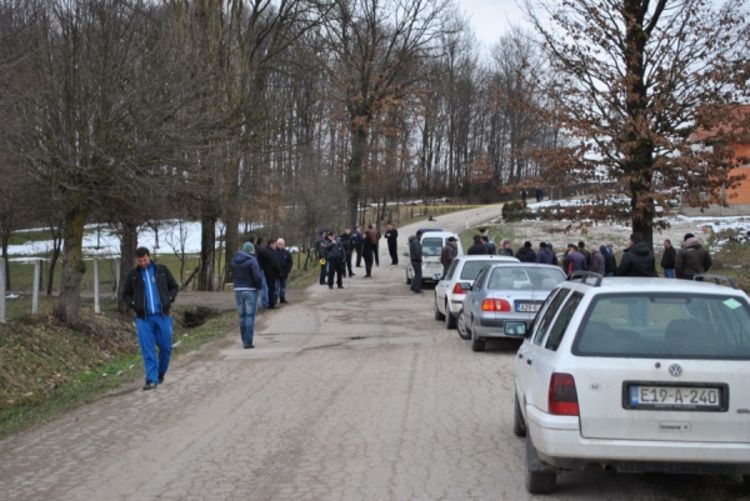 Hrabrog poštara napao plastičnim pištoljem, nožem, pa ubio bombom