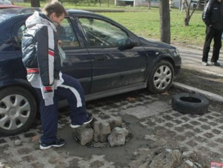 "Dok sam zapomagao iz šahta, prolaznici mi pokrali stvari"