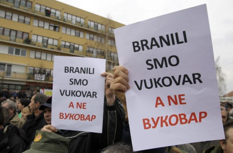Mesić: Ćirilica mora u Vukovar