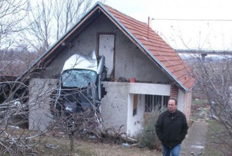 Automobilom u kuću, jedna osoba poginula
