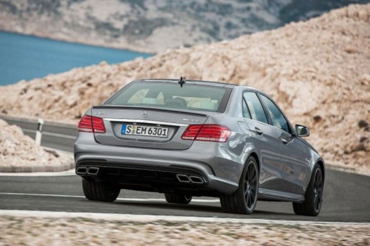 Policija Španije zaplijenila test vozila mercedesa