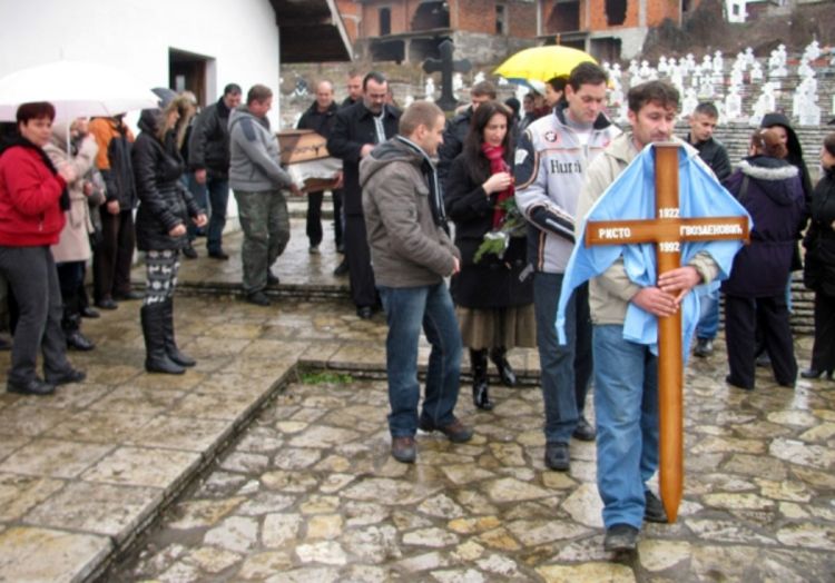 Bratunac: Sahranjeni posmrtni ostaci dvojice nestalih Srba