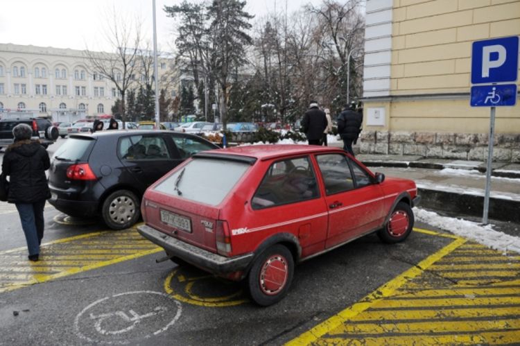 Nesavjesni vozači zauzimaju parking mjesta invalidima