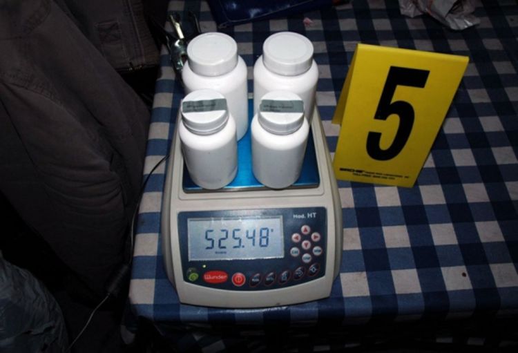 Pronađeno kilogram kokaina, četiri lica uhapšena