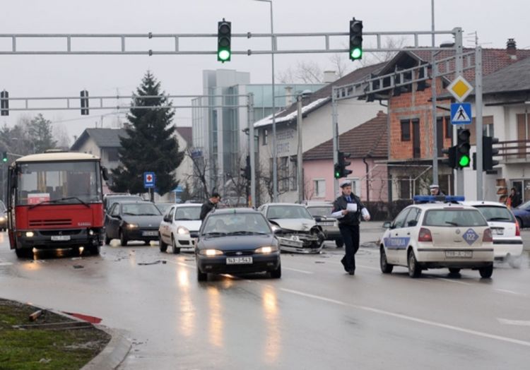 Banjaluka: Povrijeđena u sudaru autobusa i renoa