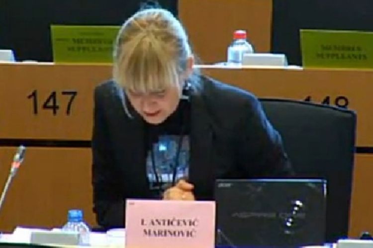 Pogledajte kako Ingrid Antičević Marinović "spiking ingliš"