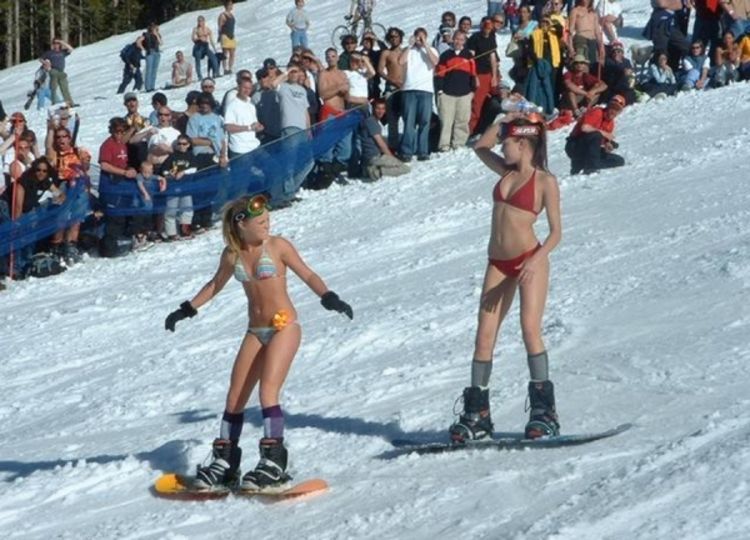 Nova moda u Sibiru: Vožnja snouborda u bikiniju
