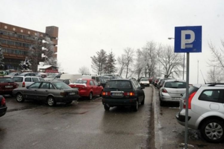 Novi parking na Paprikovcu tokom godine