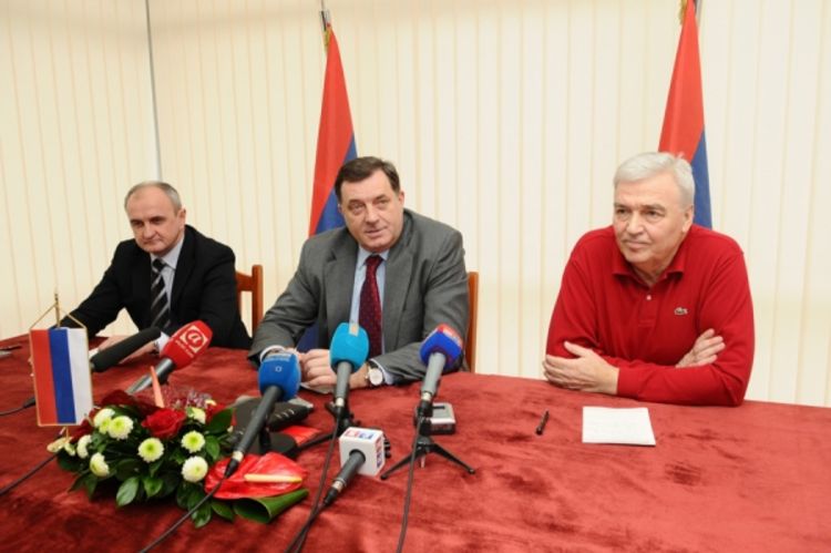 Saglasni da Vlada RS sutra podnese ostavku