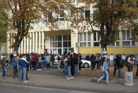 Srednjoškolci preko Fejsbuka šire glasine o seksualnom životu ...