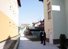 Zbog spora sa komšijama autom ne mogu do kuće