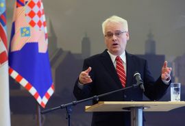 Josipović: Granica s BiH neće biti kineski zid