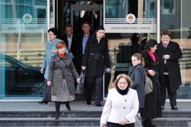 Dan žena u republičkim institucijama  "spao" na jedan karanfil 