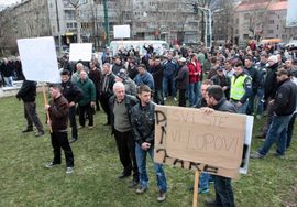 Poljoprivrednici protestovali: Isplata duga ili paralisanje puteva
