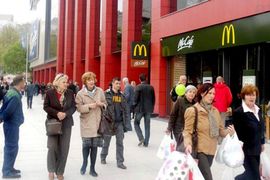 Zbog reketiranja, zatvara se McDonalds u Mostaru?