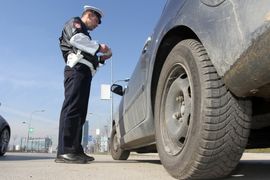 Banjalučkim policajcima psuju porodicu i trgaju uniforme