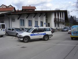 Policajci kupovali lažne tablice?