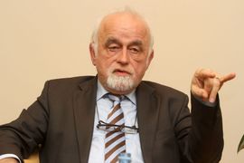 Jans Pojmans: Entitetima veće nadležnosti