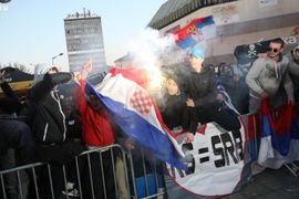 Policija traga za osobama koje su u Banjaluci zapalile hrvatsku zastavu