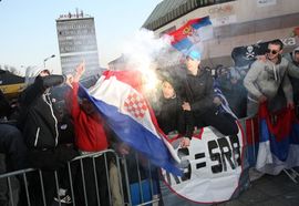 Uhapšen mladić koje je zapalilo hrvatsku zastavu u Banjaluci