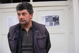 Srbija: Uhapšen zbog lijepljenja novinskih isječaka