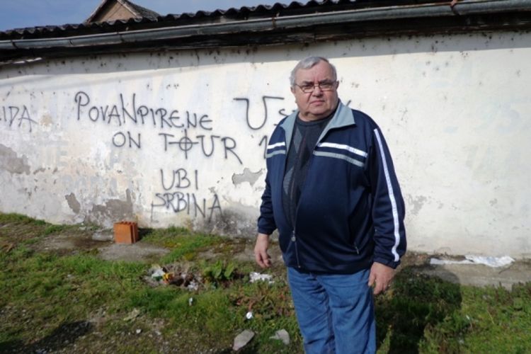 U Crkvini kod Šamca grafit Ubij Srbina